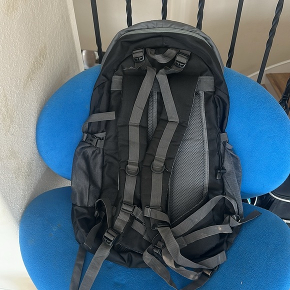 Hiking backpack - Picture 2 of 3